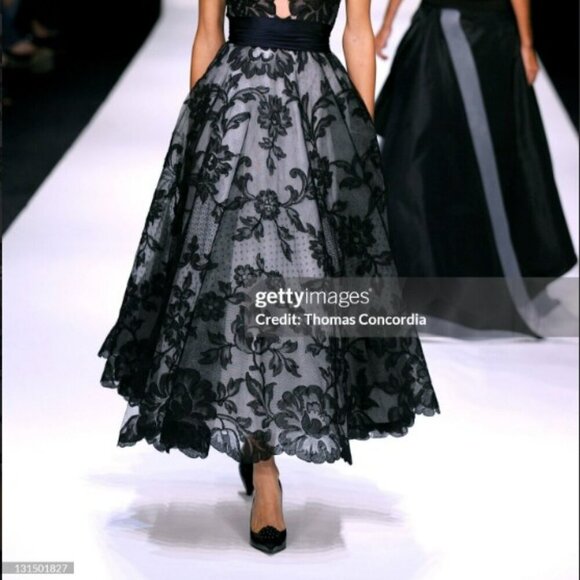 Kevan Hall Elegant V-Neckline Black Floral Lace Maxi Prom Dress Size 4 - Picture 10 of 10